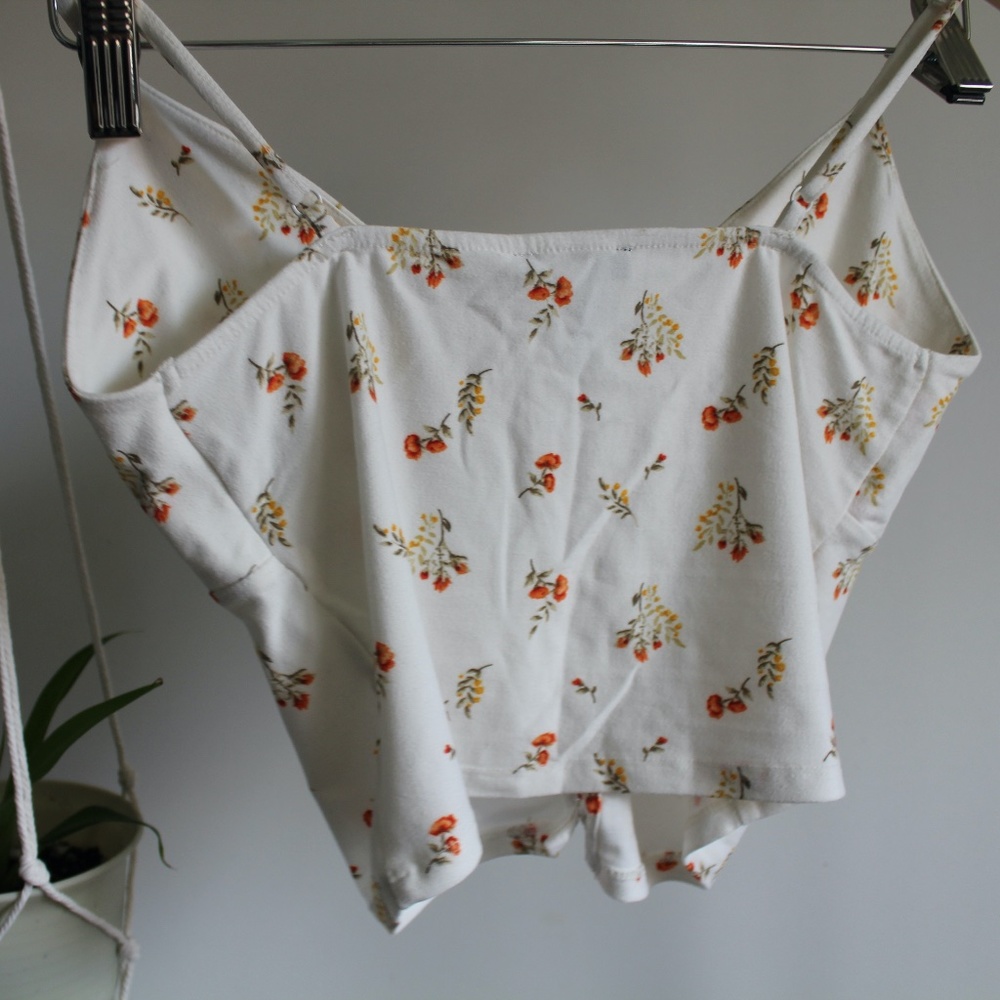 White Floral Cropped Cami - Picture 4 of 4